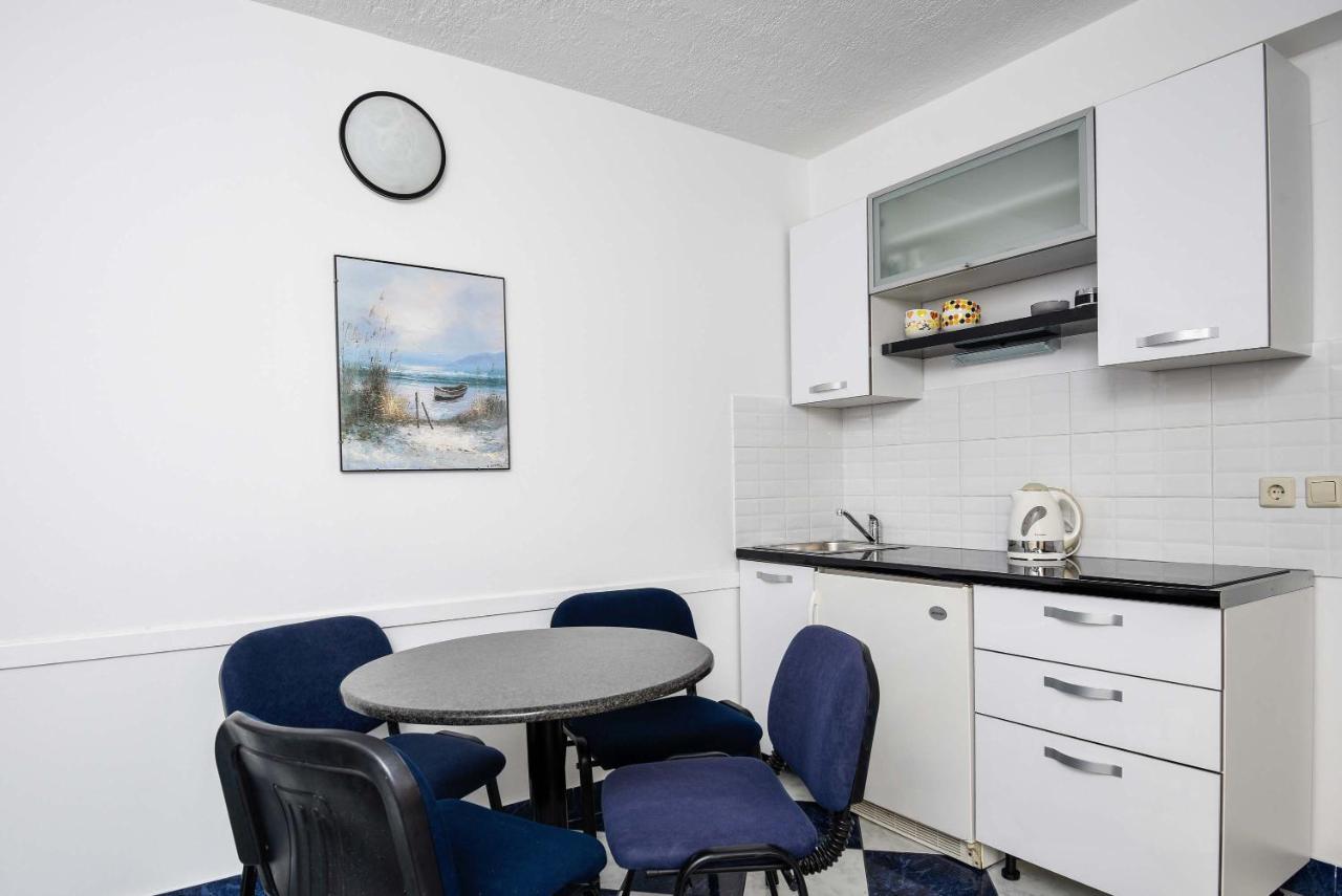 Apartment Jane Perna Kuciste