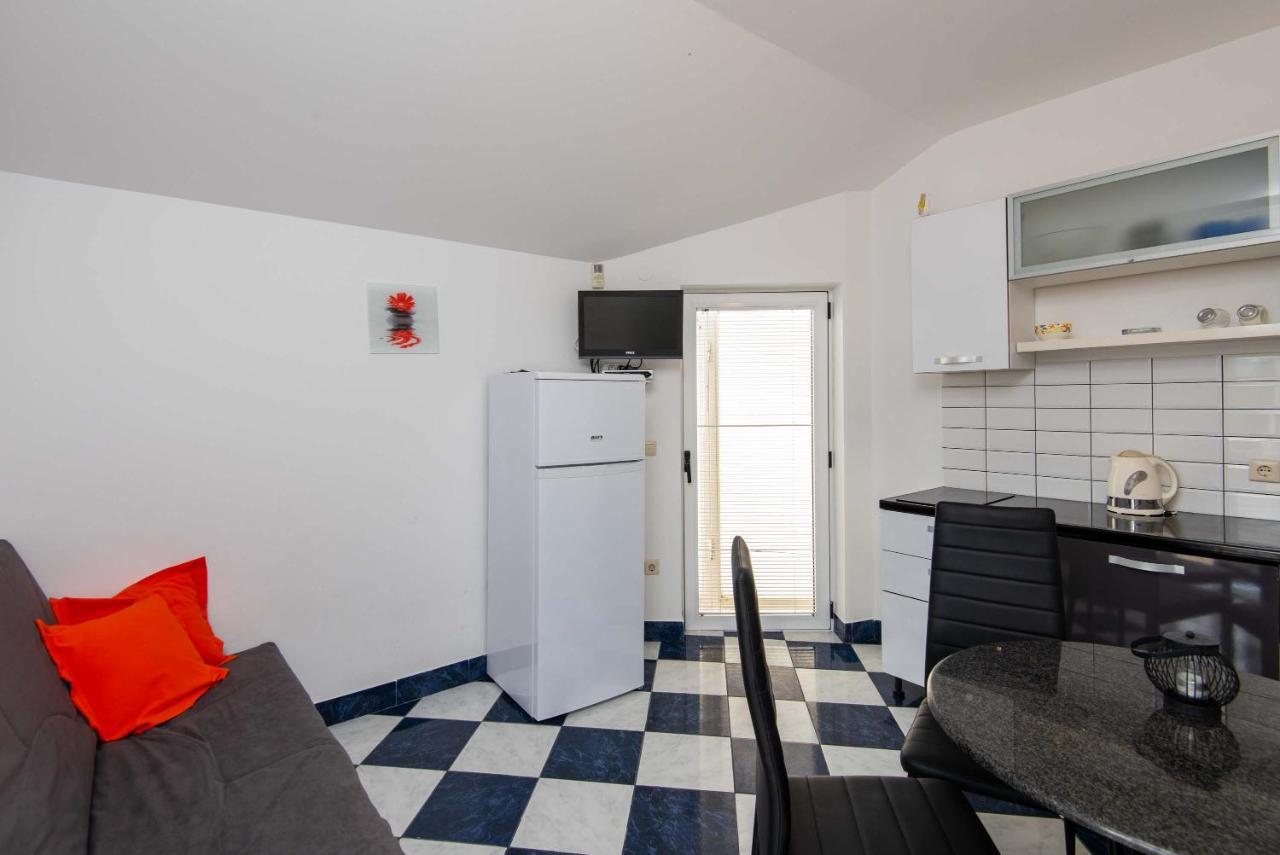 Jane Perna Apartment