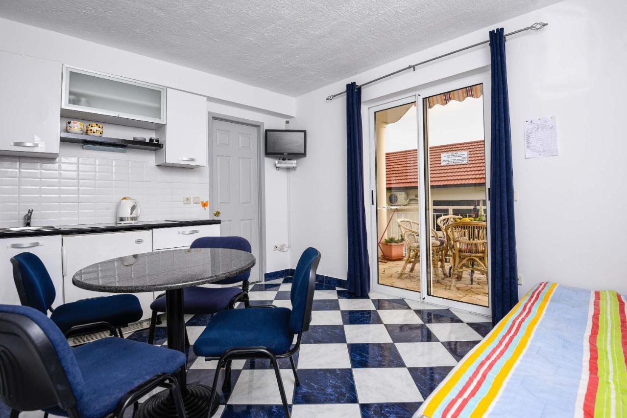 Apartment Jane Perna Kuciste