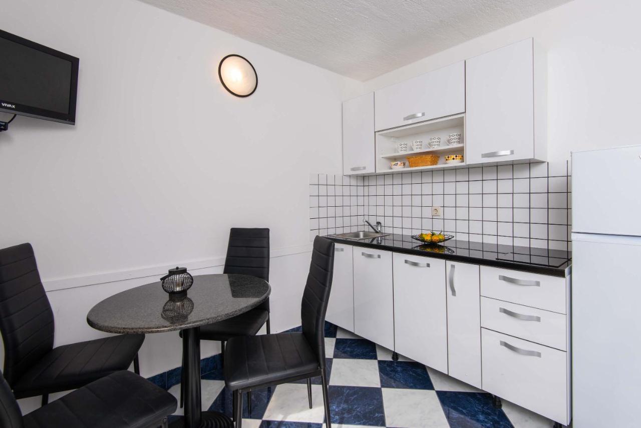 Apartment Jane Perna Kuciste